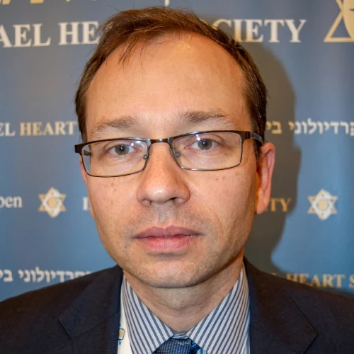 דר ניק תאודורוביץ